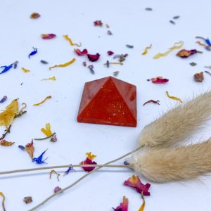 Punainen jaspis pyramidi