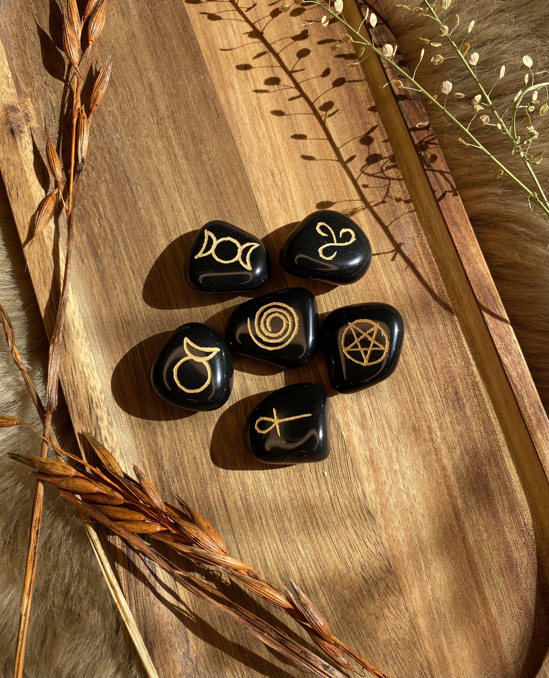 ''Wicca'' Musta akaatti symbolikivet