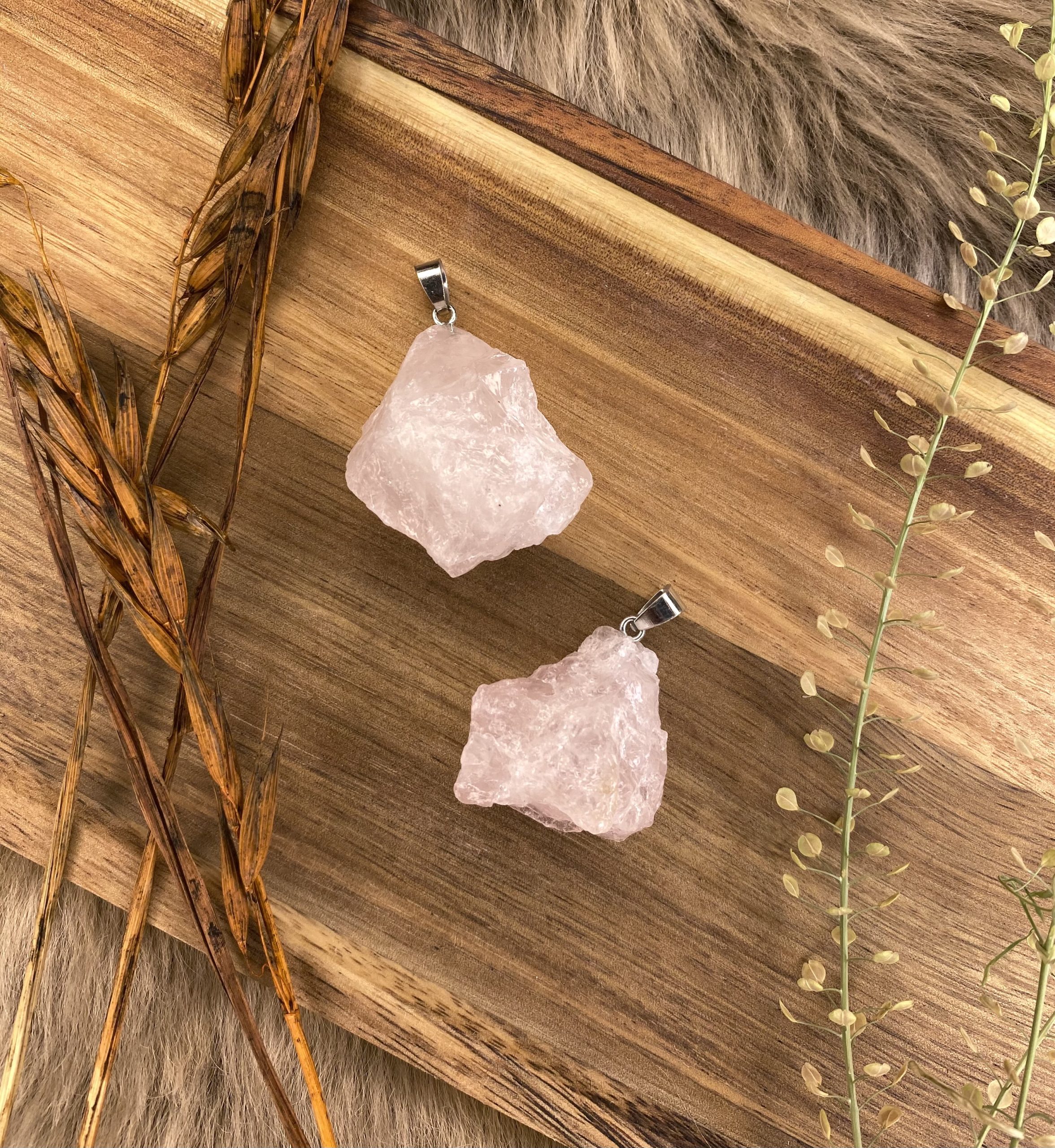 Ruusukvartsi raaka riipus